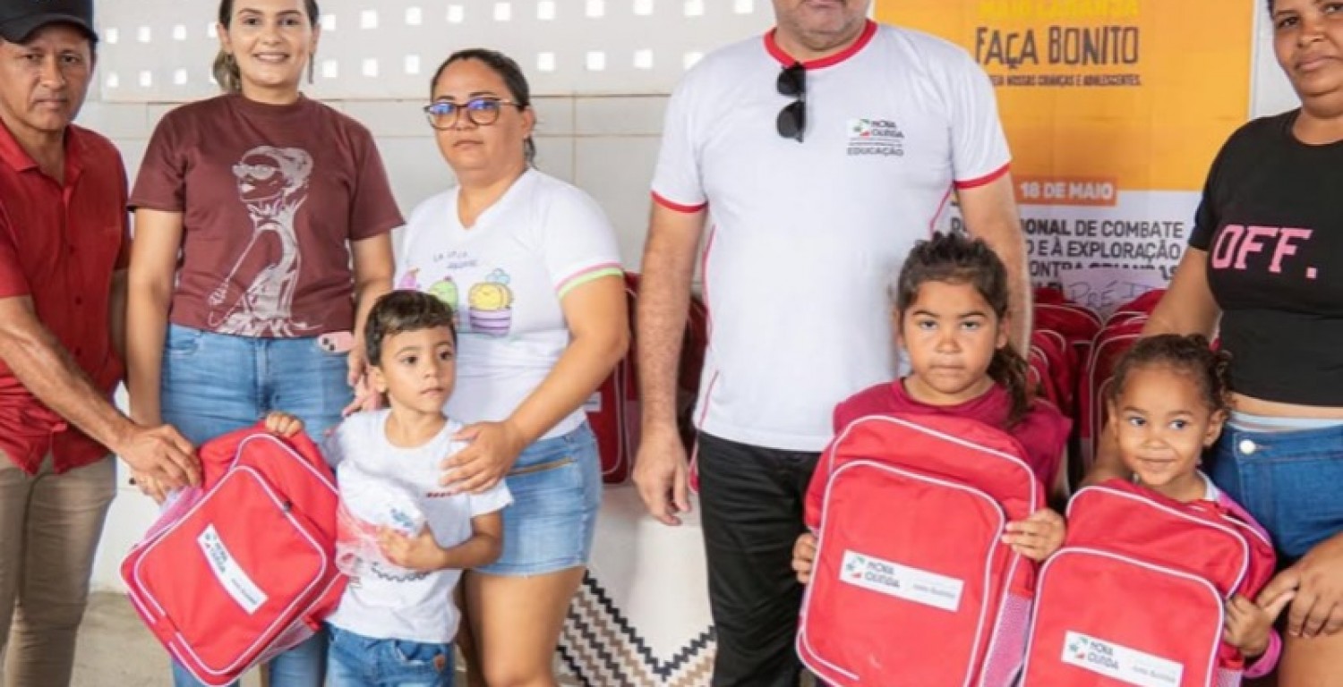 Secretaria de Educao realiza entrega de kit escolar em Nova Olinda